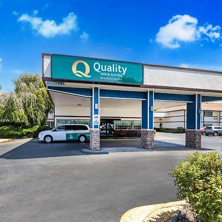 Quality Inn & Suites Medford Airport Extérieur photo
