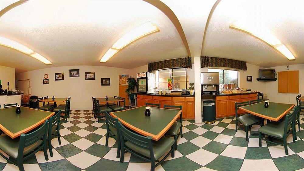 Quality Inn & Suites Medford Airport Extérieur photo