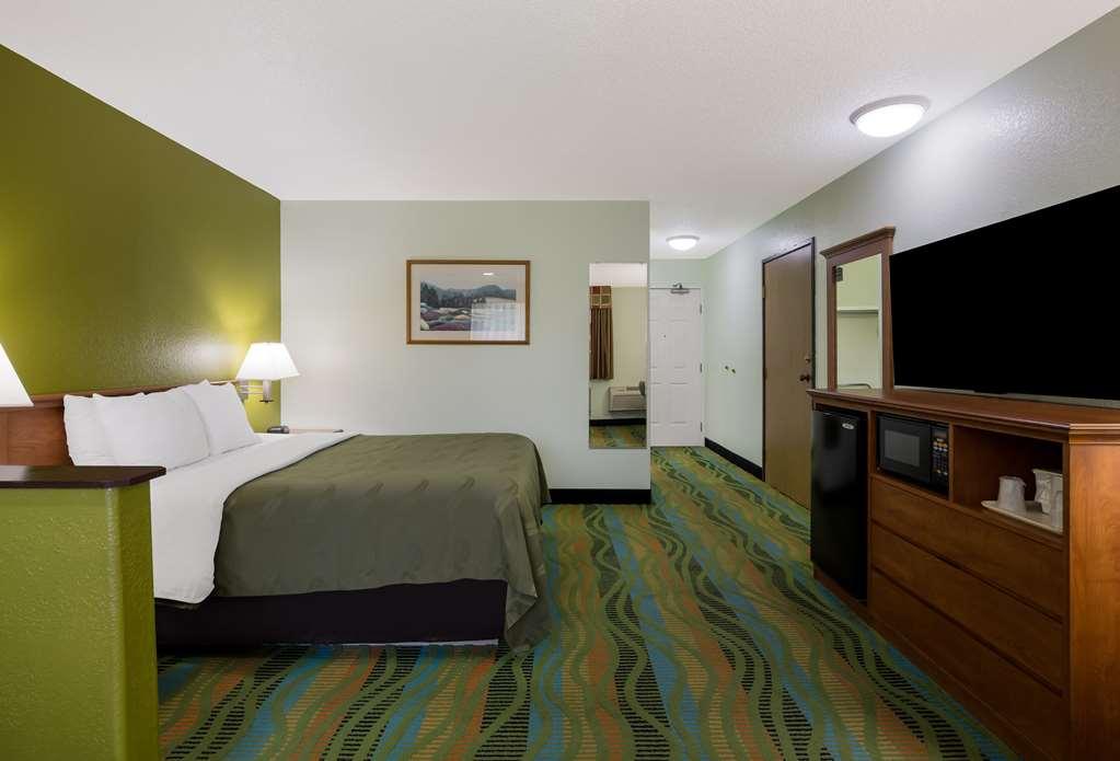 Quality Inn & Suites Medford Airport Chambre photo