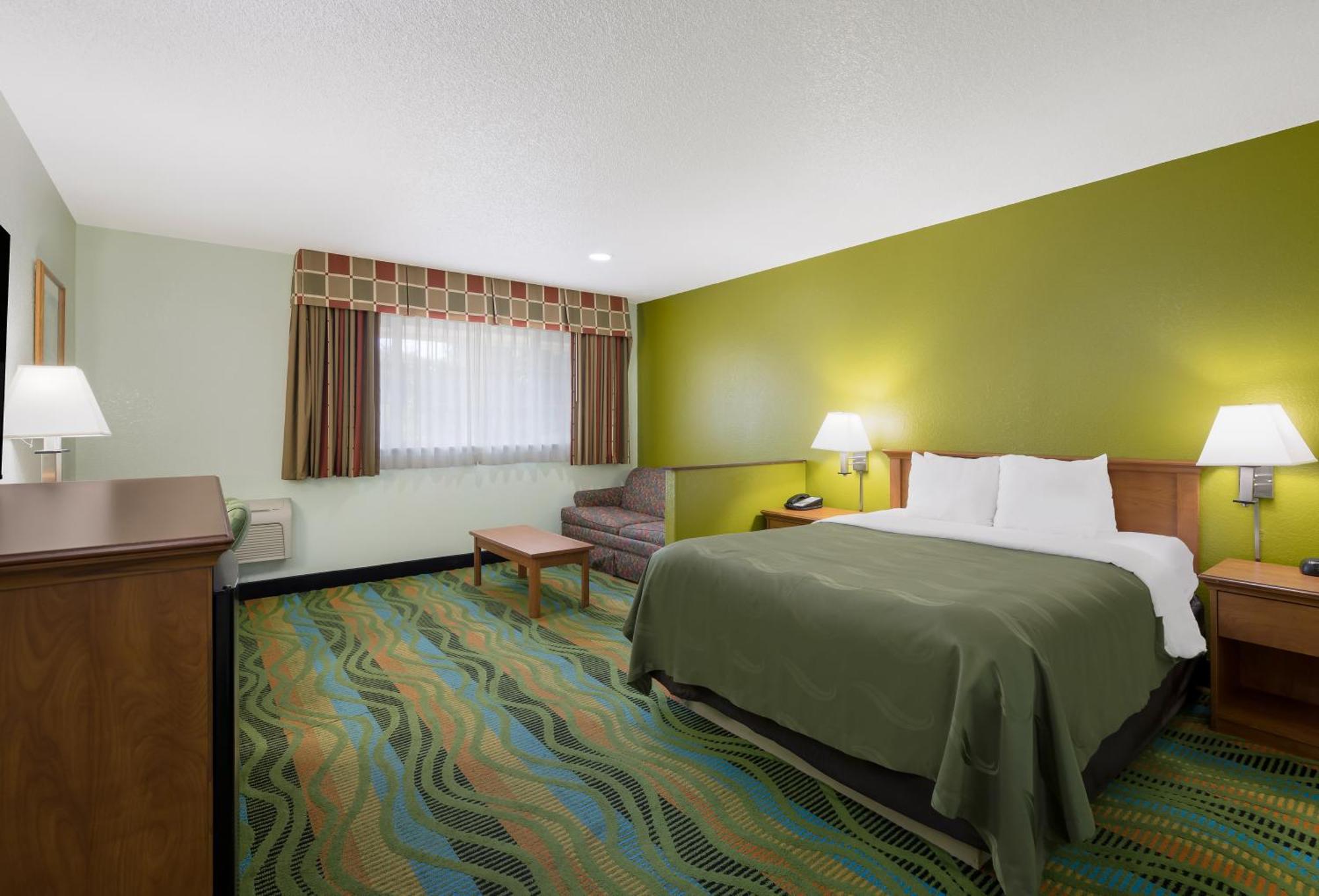 Quality Inn & Suites Medford Airport Extérieur photo