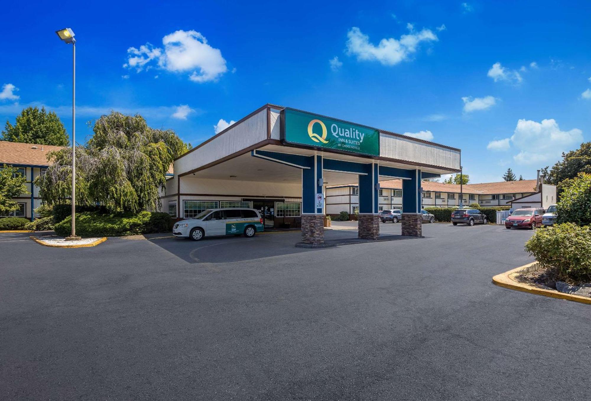 Quality Inn & Suites Medford Airport Extérieur photo