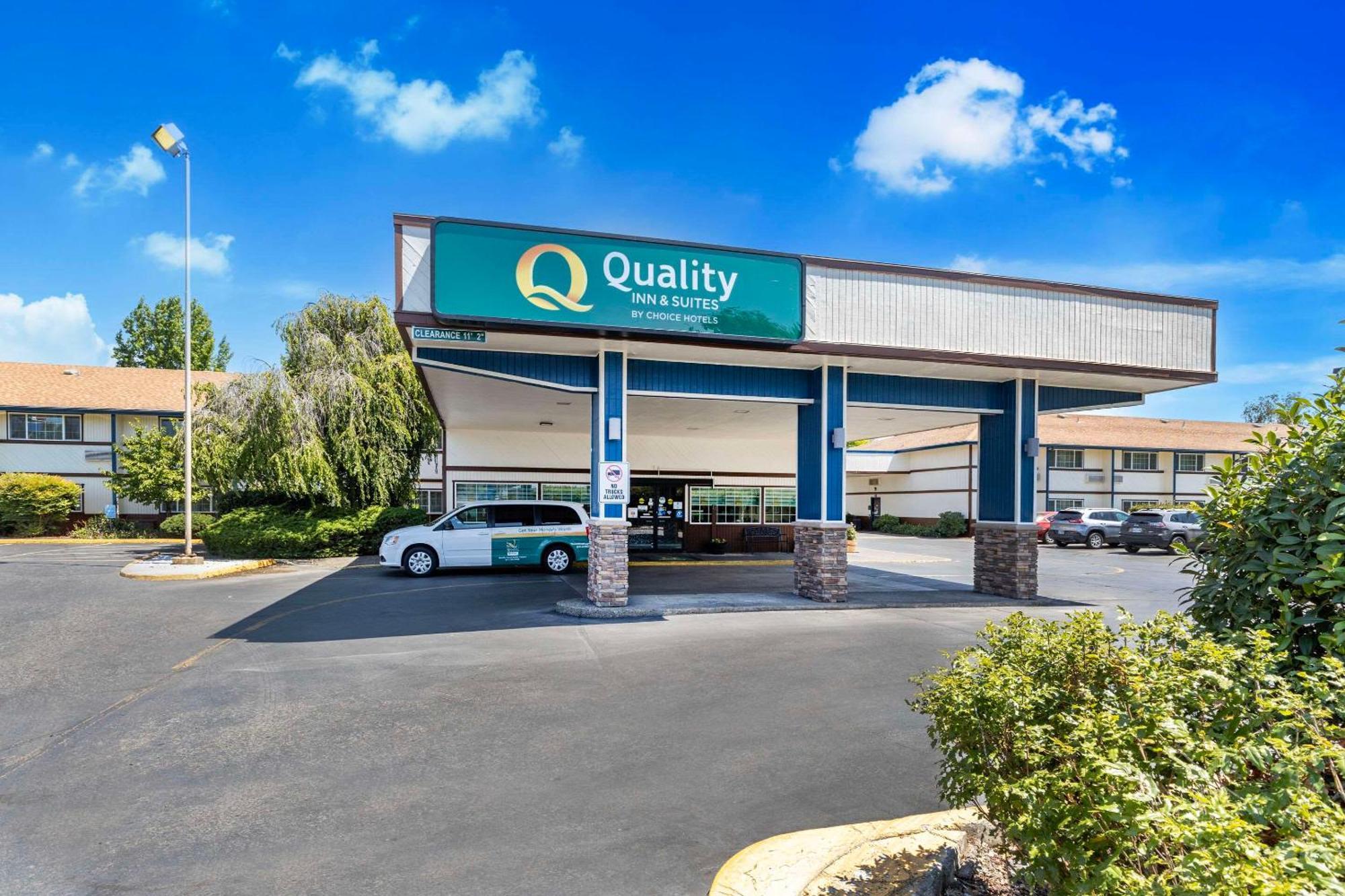 Quality Inn & Suites Medford Airport Extérieur photo