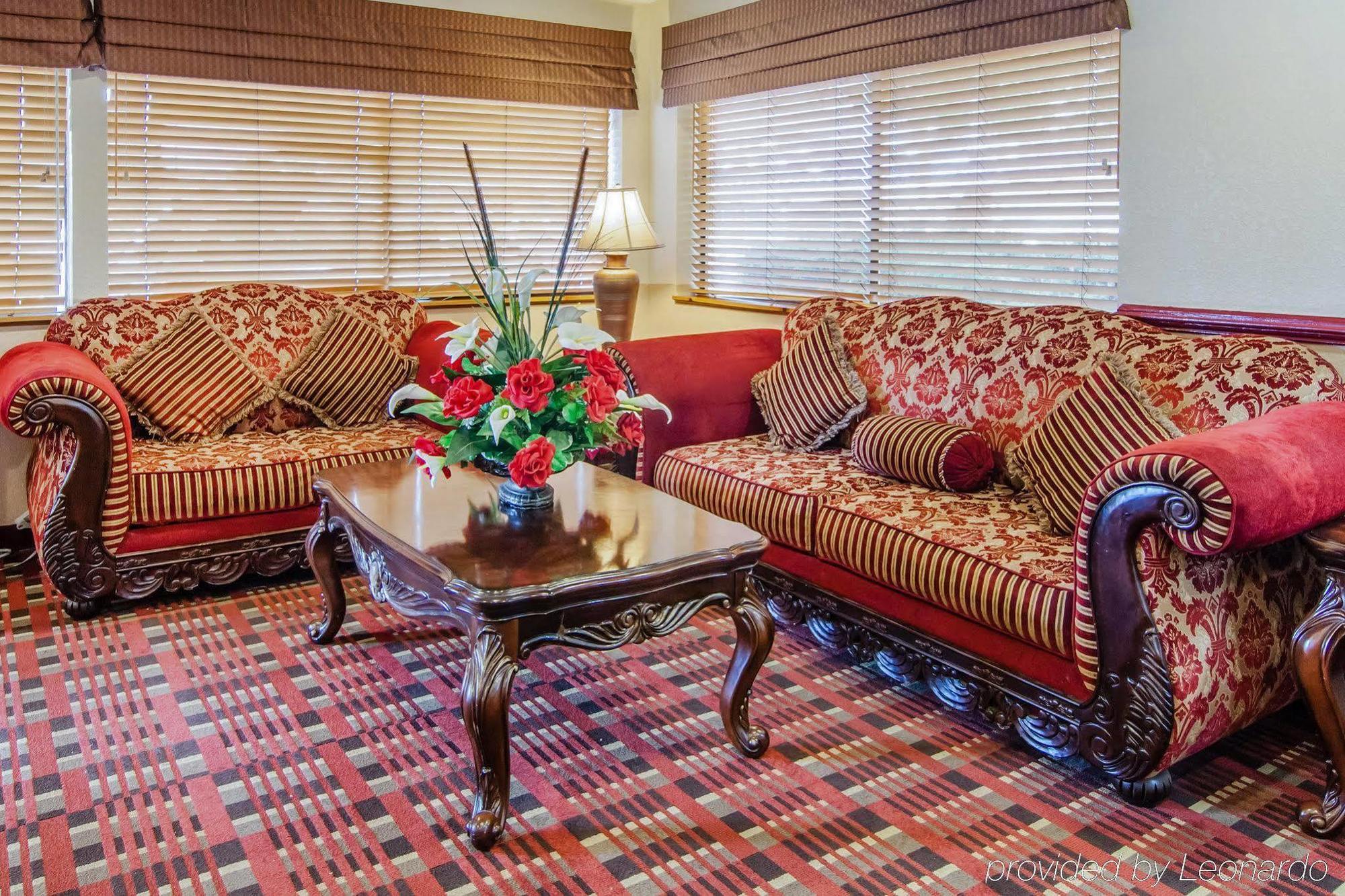 Quality Inn & Suites Medford Airport Extérieur photo