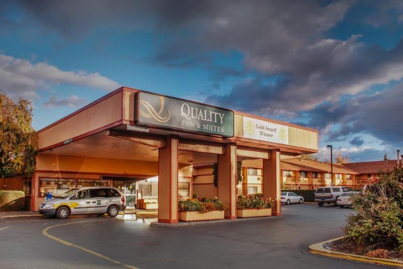 Quality Inn & Suites Medford Airport Extérieur photo