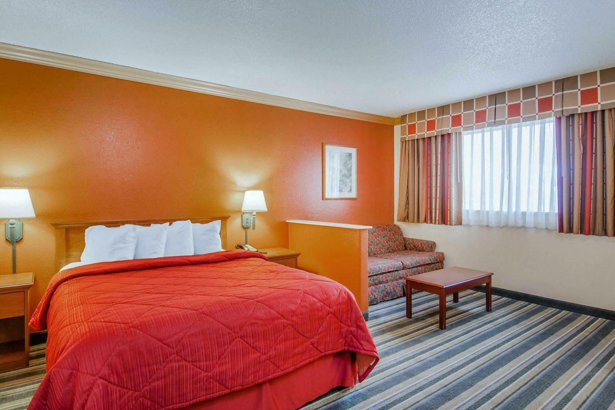 Quality Inn & Suites Medford Airport Extérieur photo
